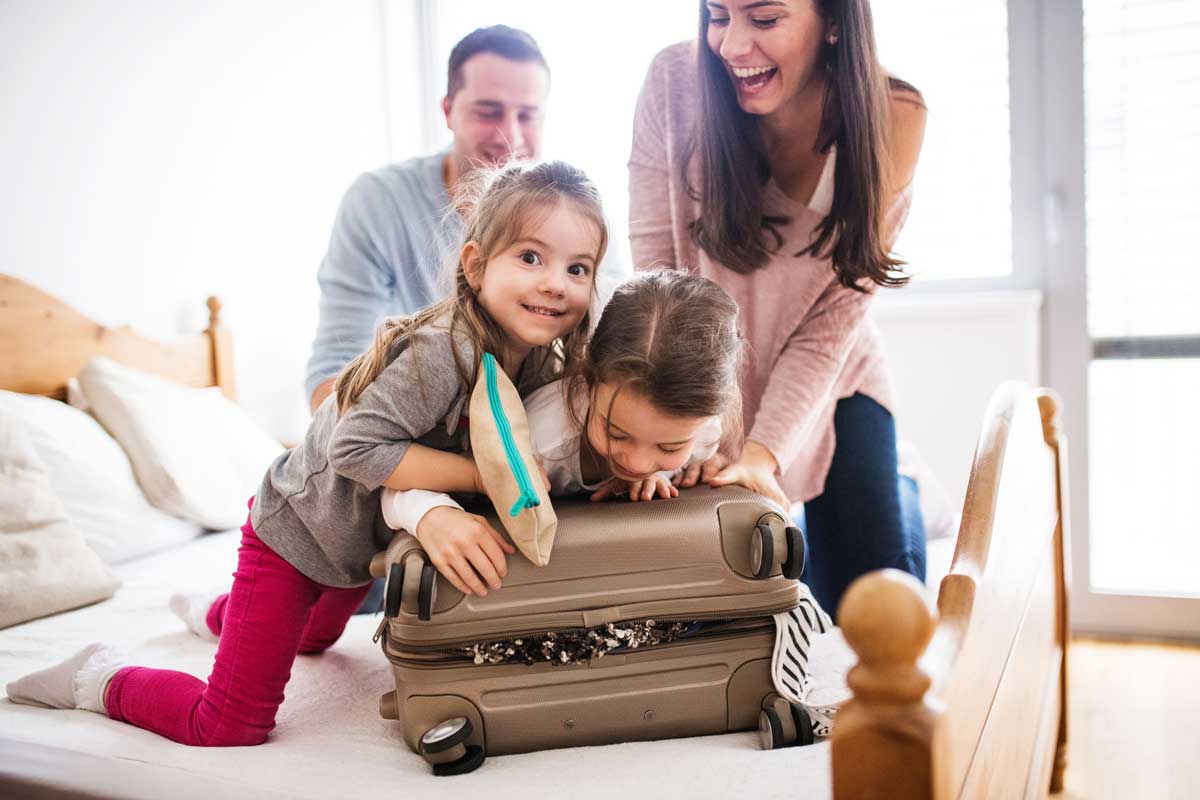 Voyager avec les enfants : que doivent-ils emporter dans leur valise?